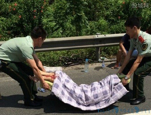 货车撞大客致5死
