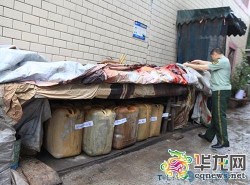 居民私囤一吨半危化品在后院 相当于一颗小型炸弹