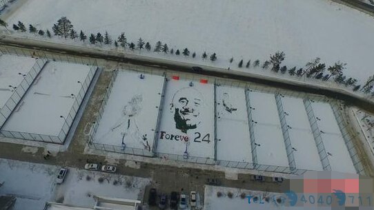 吉林大学生雪地里作画 致敬“永远的科比”