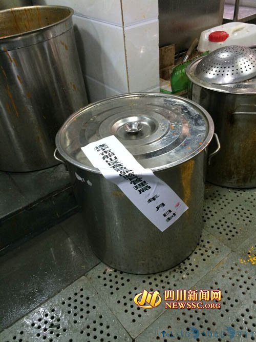 “地沟油”熬制火锅底料 难逃执法人员“法眼”