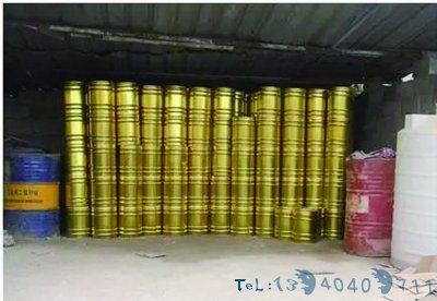 城郊窝点储存有30余吨危化品（组图）