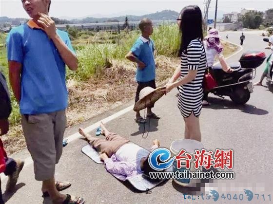龙岩：阿婆突然癫痫发作 爱心姑娘出手救治