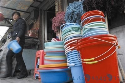 返京客图“方便” 塑料桶热销