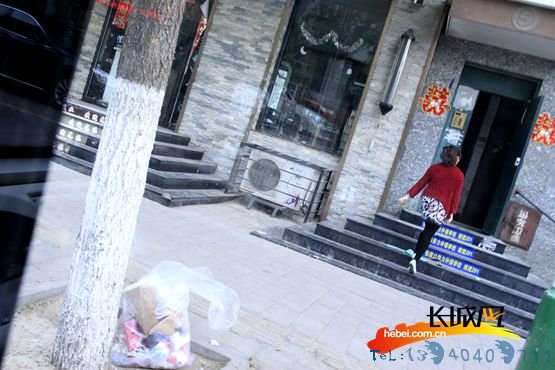 张家口环卫工调查：垃圾请扔垃圾桶 离你仅有50米