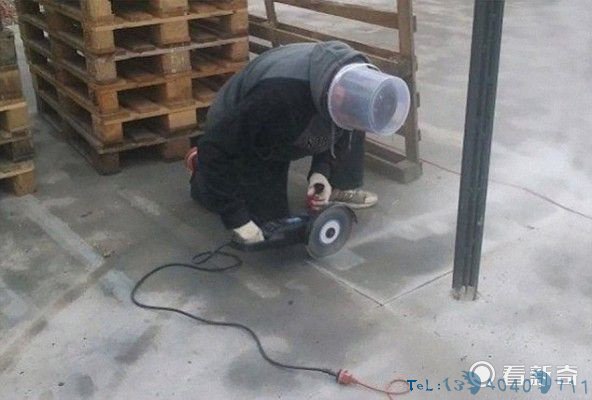 戴个塑料桶当安全帽 你们真是用生命在工作啊