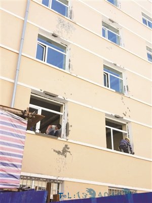 长春一高校宿舍施工无法用厕所 女生宿舍配发塑料桶