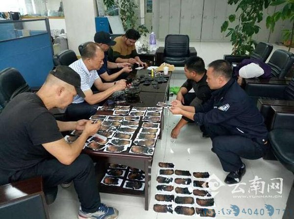 老人将三万余元藏塑料桶被儿子当垃圾焚烧，民警帮挽回万余元