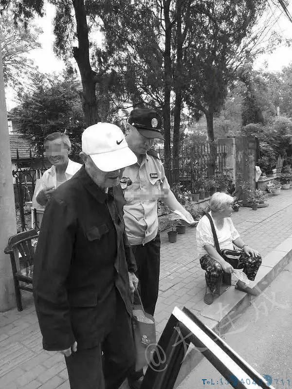【爱新闻】大唐公园惊现神秘塑料桶，民警都懵了……