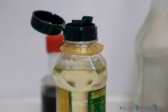 切记！不要使用塑料桶盛装油 长期食用有危害