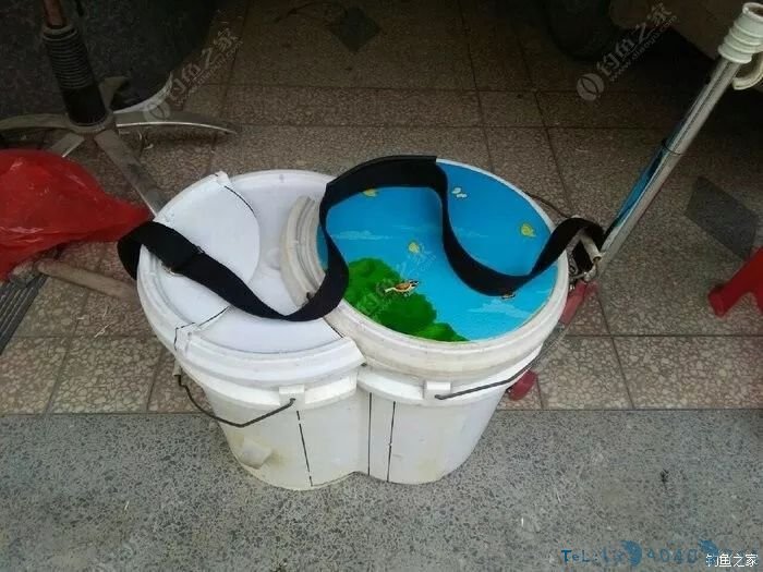 塑料桶做钓箱，第一次见这么牛X的...