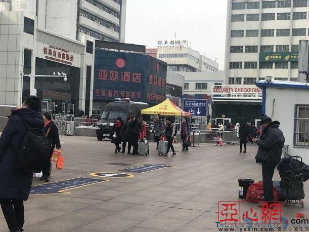 春运“神器”塑料桶 能坐能放还能装