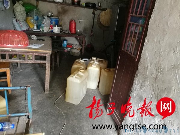 车辆加油后再抽出存放家中 6桶汽油让男子被行政拘留