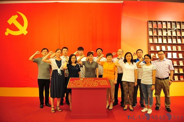 人才中心组织参观马克思诞辰200周年主题展览