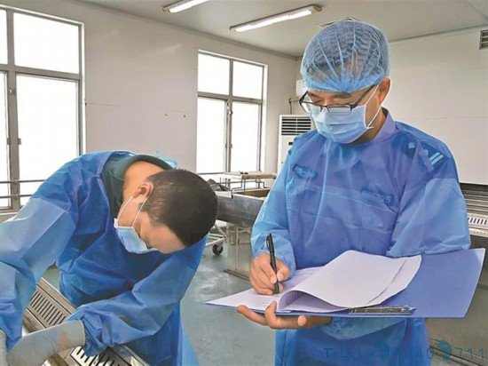 深圳“福尔摩斯”替逝者说话