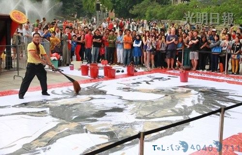 华人广场绘制巨幅水墨骏马列大马纪录大全（图）
