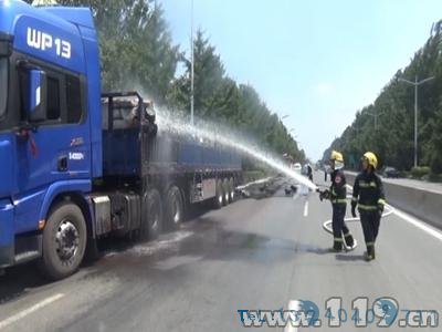 含有酒精的固化剂泄漏 扬州消防两小时排险[图]