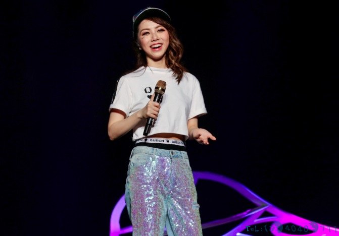 邓紫棋回归故乡上海连唱  喜当红娘现场求婚不断