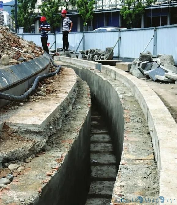 建水沟、疏管道！南充富春花园以后再也不用“看海”