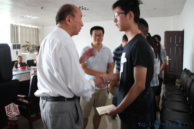 黄石八旬老人多次资助寒门学子 称把慈善当事业