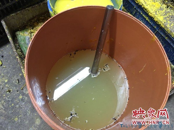 问题食品厂藏身村委会旁边 市民举报后被查封
