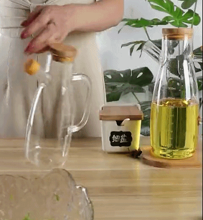 不服不行，日本设计的油壶，相当人性化！自动回油不挂油，好看的爆表！