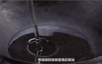 不服不行，日本设计的油壶，相当人性化！自动回油不挂油，好看的爆表！