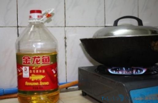 不服不行，日本设计的油壶，相当人性化！自动回油不挂油，好看的爆表！