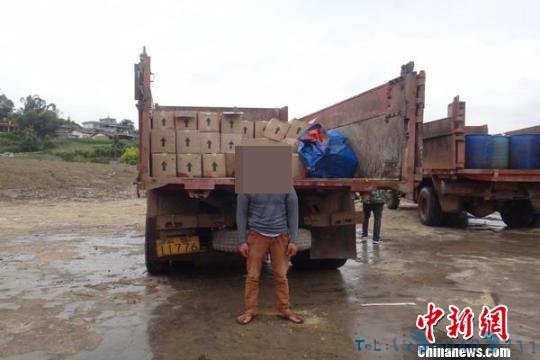 图为警方查获的易制毒物品。　钟欣 摄