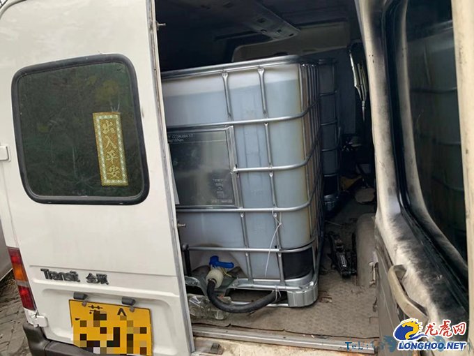 面包车变身移动“加油站”警方成功捣毁4个黑加油窝点