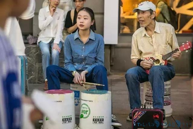 江汉路上这个卖艺自救的家庭乐队，背后的故事感动了无数武汉人