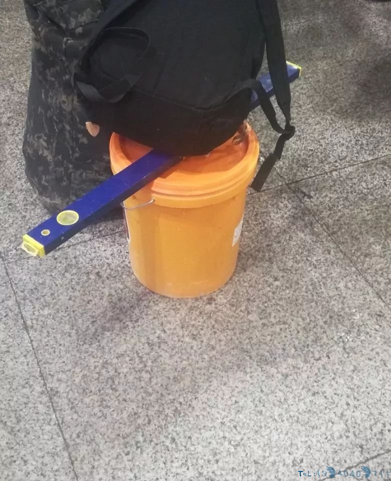 潜山火车站全是拎这种桶回家的乘客！最多的有人拿了30多个！你猜它是干嘛的？