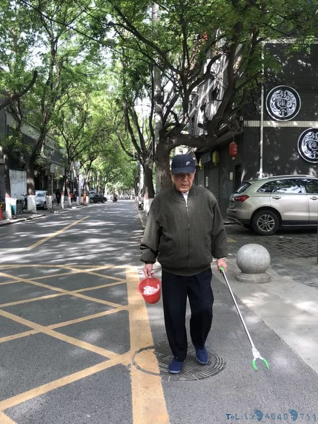 92岁老人每天上街捡烟头 已坚持1年多曾被指作秀