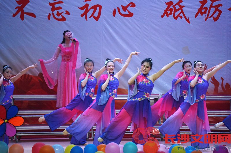 长沙市特殊教育学校举办文艺汇演活动庆祝六一儿童节