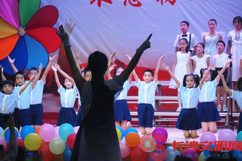 长沙市特殊教育学校举办文艺汇演活动庆祝六一儿童节
