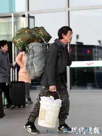 著名导演贾樟柯转发“一个桶”！同款“春运神器”火了！