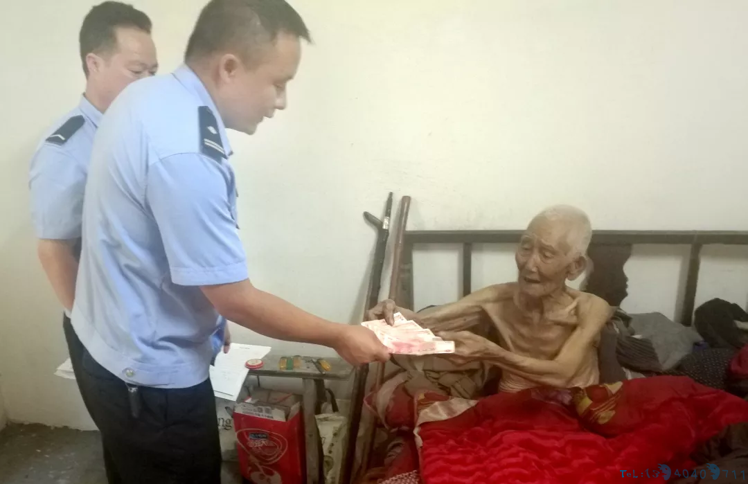 这位发飙骂人的派出所所长 赢得朋友圈一致好评