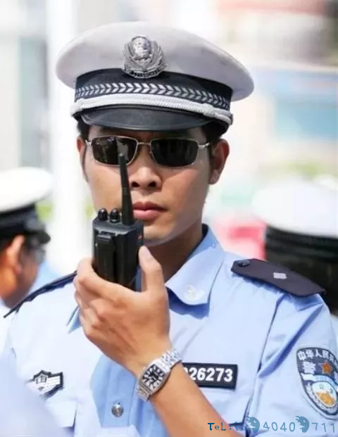 这位发飙骂人的派出所所长 赢得朋友圈一致好评