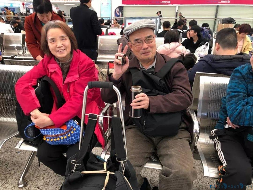 “一家人团聚就是最好的礼物！”关于春节回家带点啥？他们这么说