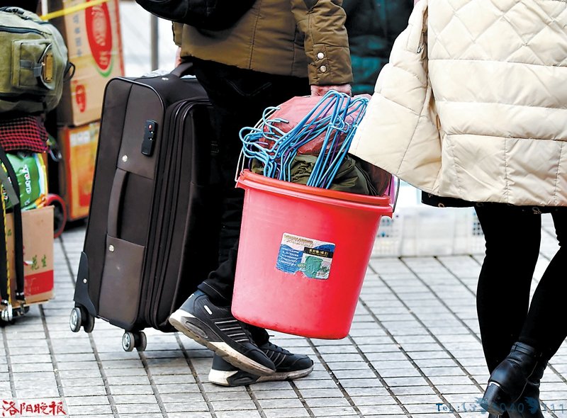 春运“神器”——能坐又能装的塑料桶