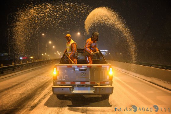 雪后街头的改变与坚守