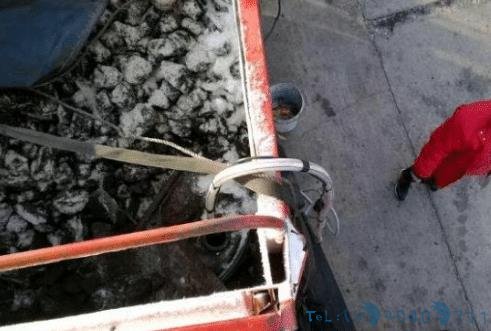 江西:重型货车高速路停车,引起民警高度注意,司机的举动让人惊掉下巴